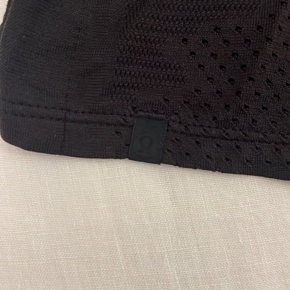 Lululemon size 4 running tank top in black - Picture 4 of 4